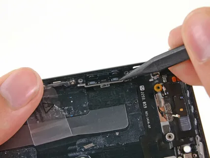 Замена шлейфа кнопки включения и кнопок громкости на iPhone 5