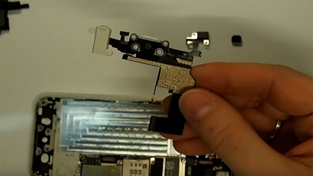 Замена микрофона (нижний) на iPhone 5