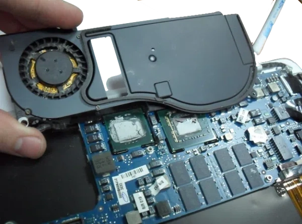 Чистка системы охлаждения MacBook Air 13&quot M2 (2022) в Самаре по доступным ценам