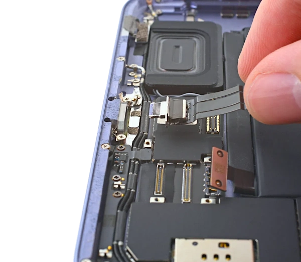 Замена разъема зарядки  на iPad mini (A17 Pro) в Самаре по доступным ценам