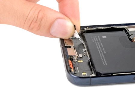 Замена Нижний шлейф / разъём зарядки / разговорного микрофона на iPhone 15 Pro Max в Самаре по доступным ценам