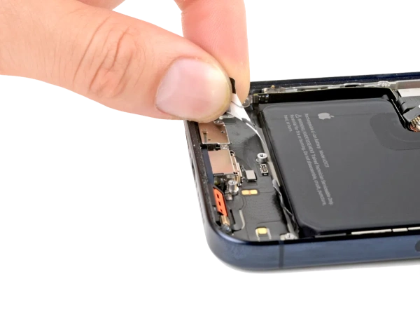 Замена Нижний шлейф / разъём зарядки / разговорного микрофона на iPhone 15 Pro в Самаре по доступным ценам