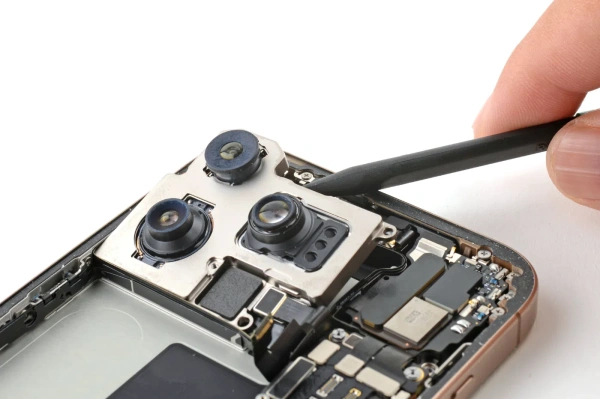 Замена основной камеры для iPhone 16 Pro Max в Самаре по доступным ценам