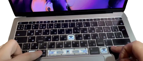Чистка клавиатуры на MacBook Air 13&quot M2 (2022) в Самаре по доступным ценам