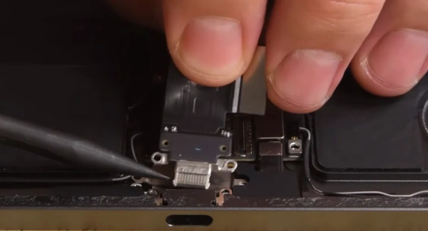 Замена разъема зарядки TYPE-C на MacBook Air 13 M2 (2022) в Самаре по доступным ценам